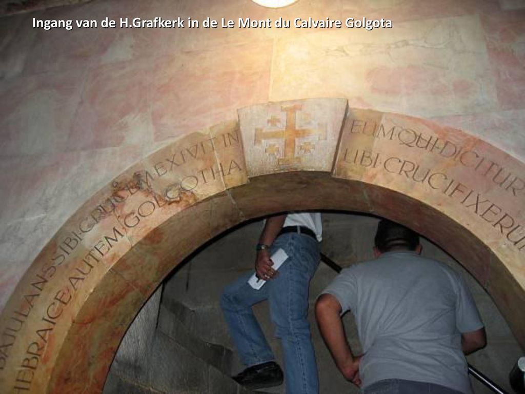 Ingang van de H.Grafkerk in de Le Mont du Calvaire Golgota