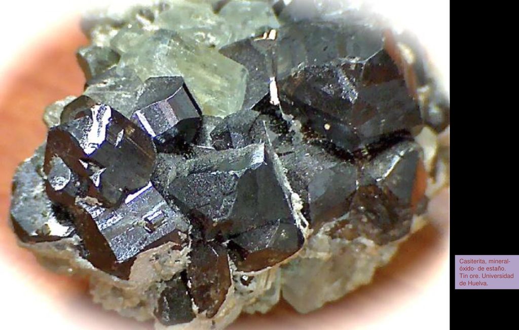 Casiterita, mineral –óxido-de estaño. Tin ore. Universidad de Huelva.