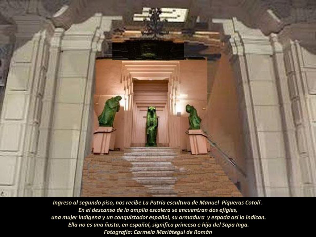 Ingreso al segundo piso, nos recibe La Patria escultura de Manuel Piqueras Cotolí .