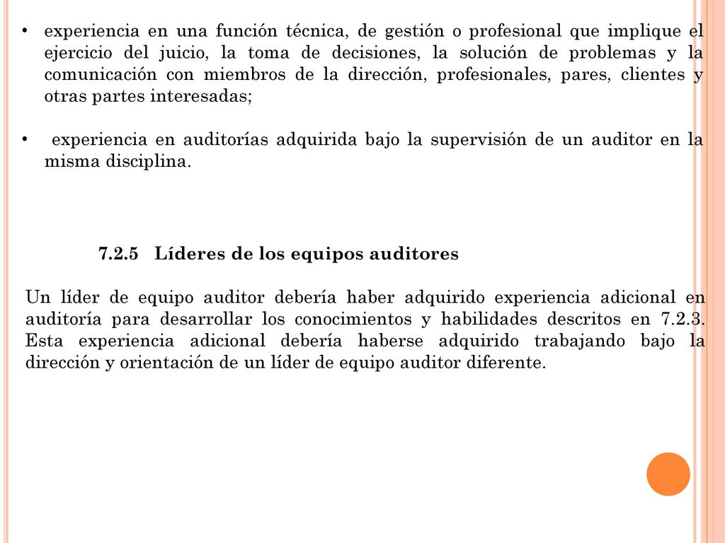 experiencia en una función técnica, de gestión o profesional que implique el ejercicio del juicio, la toma de decisiones, la solución de problemas y la comunicación con miembros de la dirección, profesionales, pares, clientes y otras partes interesadas;