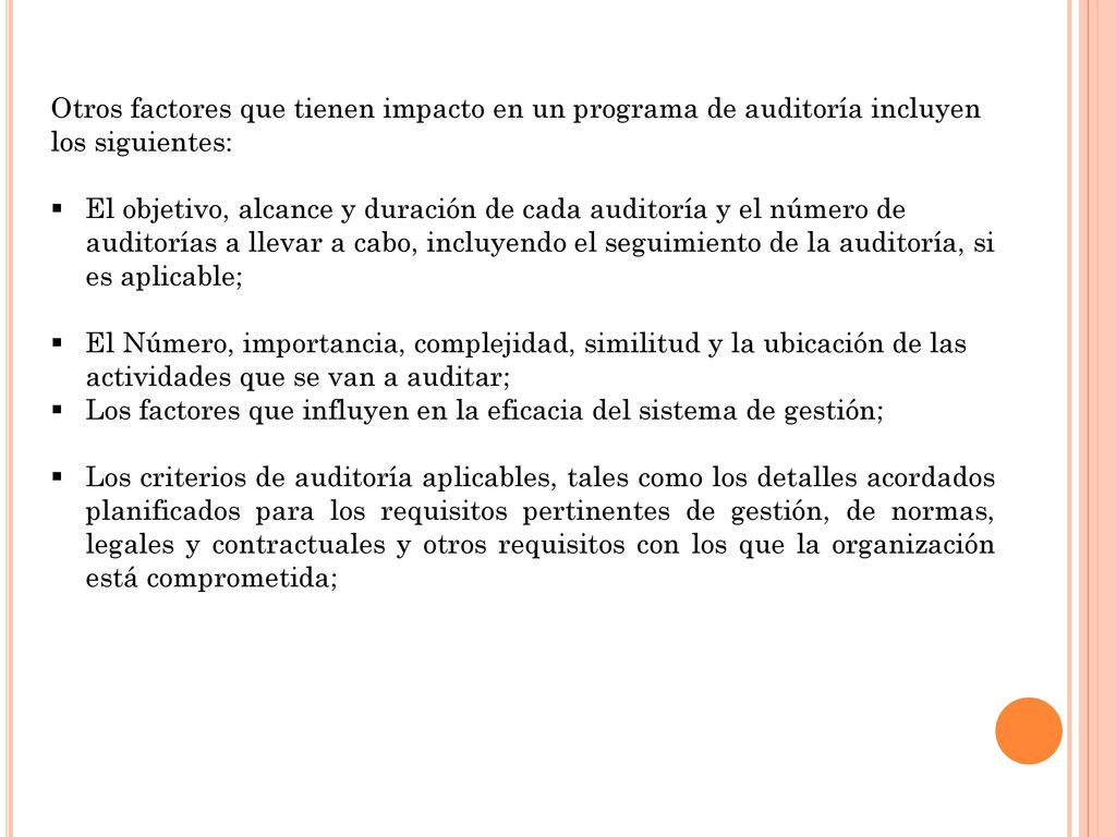 Otros factores que tienen impacto en un programa de auditoría incluyen los siguientes: