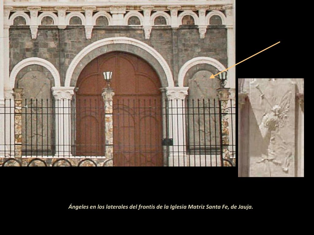 Ángeles en los laterales del frontis de la Iglesia Matriz Santa Fe, de Jauja.