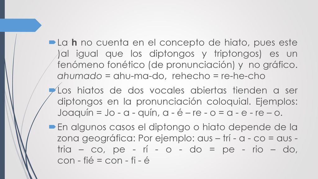 La h no cuenta en el concepto de hiato, pues este )al igual que los diptongos y triptongos) es un fenómeno fonético (de pronunciación) y no gráfico. ahumado = ahu-ma-do, rehecho = re-he-cho