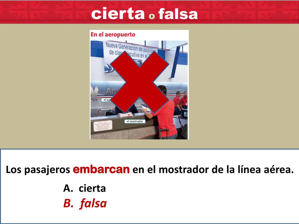 Los pasajeros embarcan en el mostrador de la línea aérea.