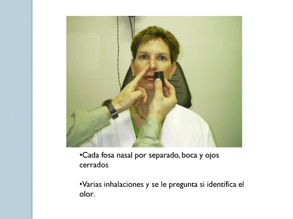 Cada fosa nasal por separado, boca y ojos cerrados