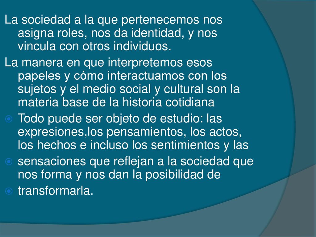 La sociedad a la que pertenecemos nos asigna roles, nos da identidad, y nos vincula con otros individuos.