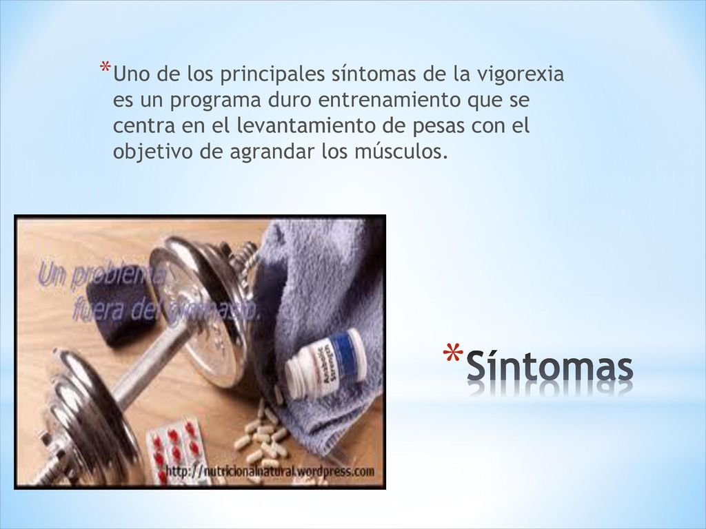 Uno de los principales síntomas de la vigorexia es un programa duro entrenamiento que se centra en el levantamiento de pesas con el objetivo de agrandar los músculos.
