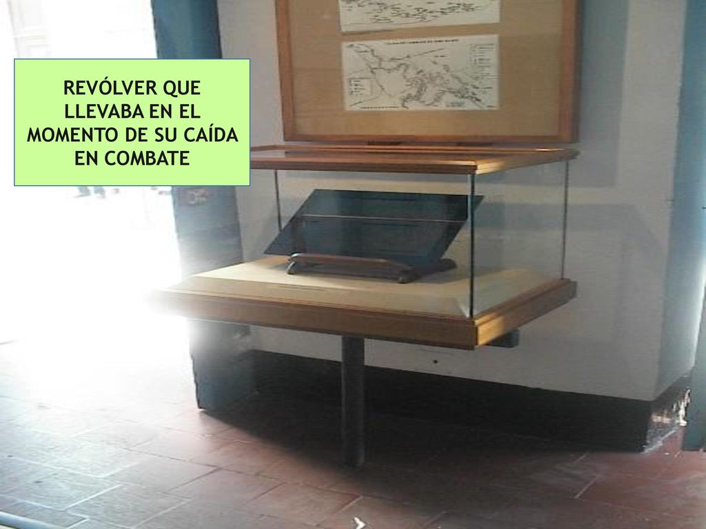 REVÓLVER QUE LLEVABA EN EL MOMENTO DE SU CAÍDA EN COMBATE