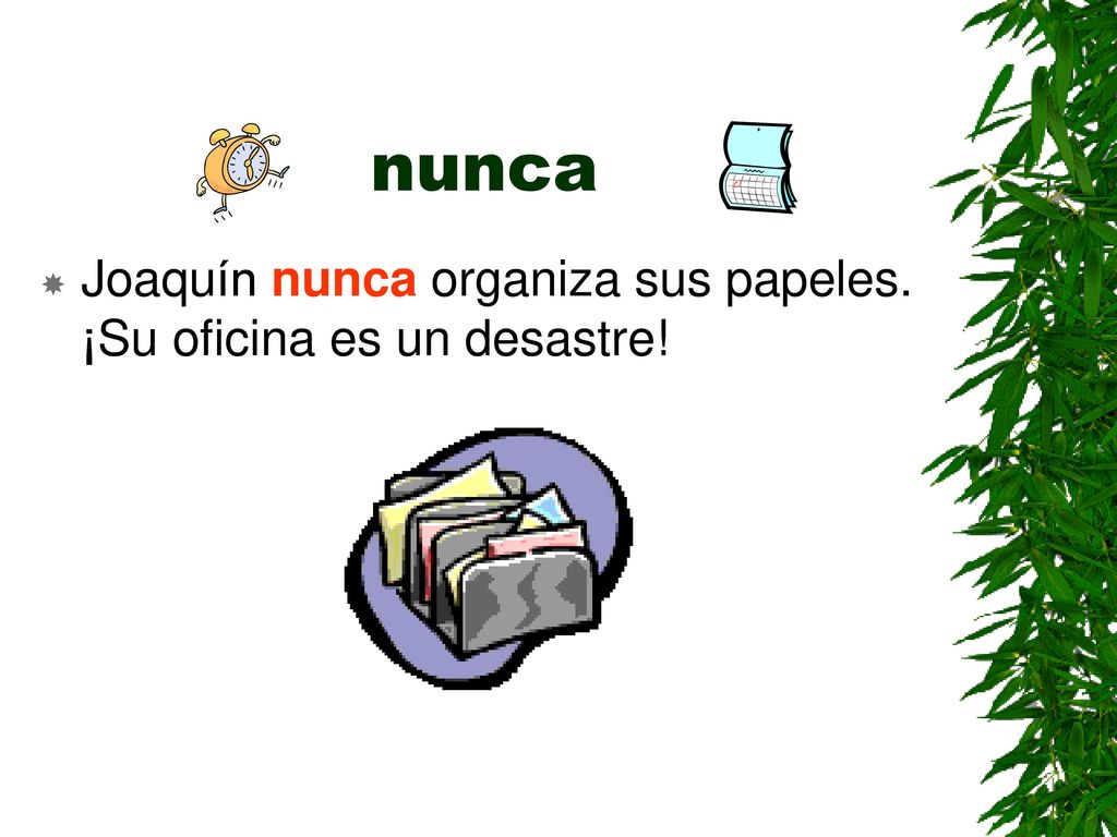 nunca Joaquín nunca organiza sus papeles. ¡Su oficina es un desastre!