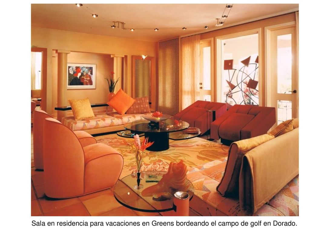 Sala en residencia para vacaciones en Greens bordeando el campo de golf en Dorado.