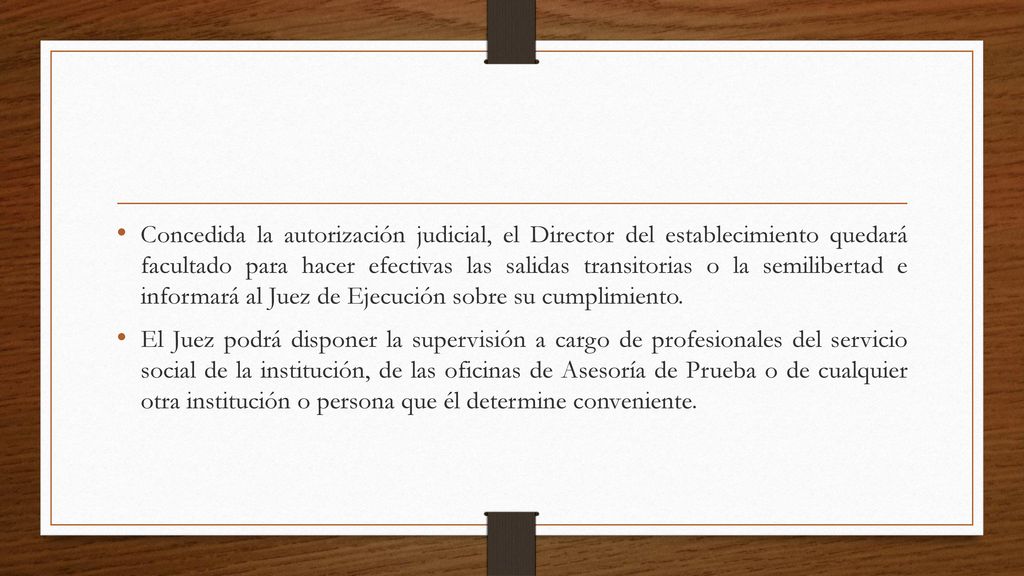 Concedida la autorización judicial, el Director del establecimiento quedará facultado para hacer efectivas las salidas transitorias o la semilibertad e informará al Juez de Ejecución sobre su cumplimiento.