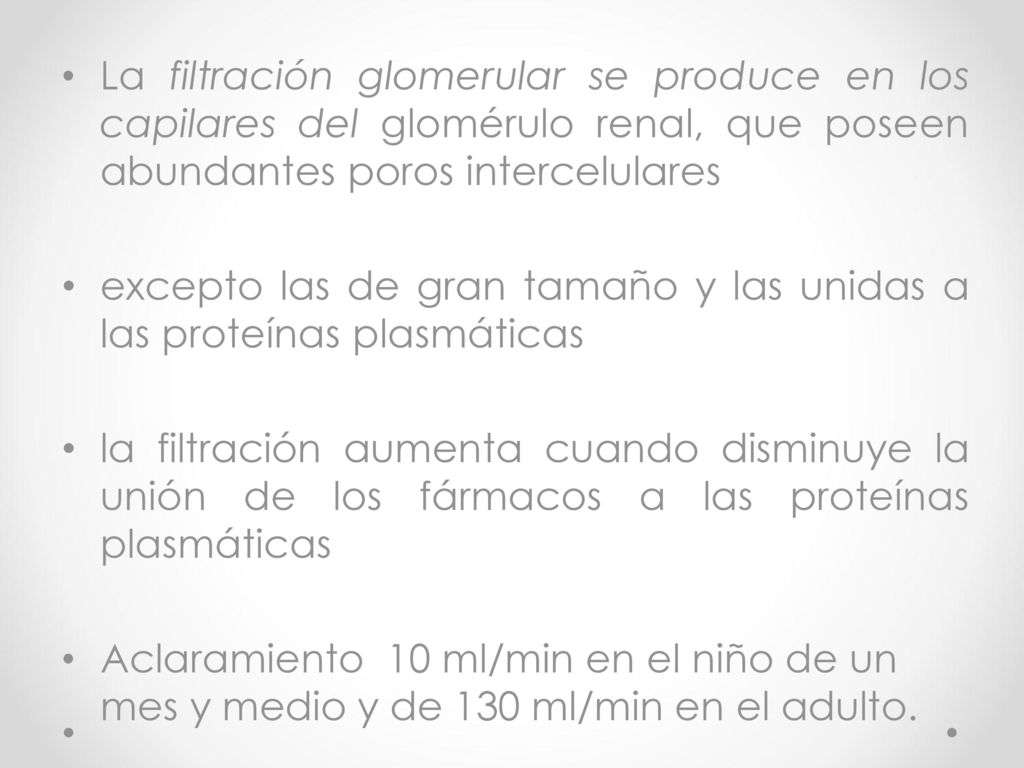 La filtración glomerular se produce en los capilares del glomérulo renal, que poseen abundantes poros intercelulares