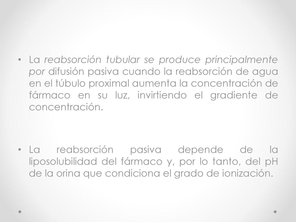 La reabsorción tubular se produce principalmente por difusión pasiva cuando la reabsorción de agua en el túbulo proximal aumenta la concentración de fármaco en su luz, invirtiendo el gradiente de concentración.