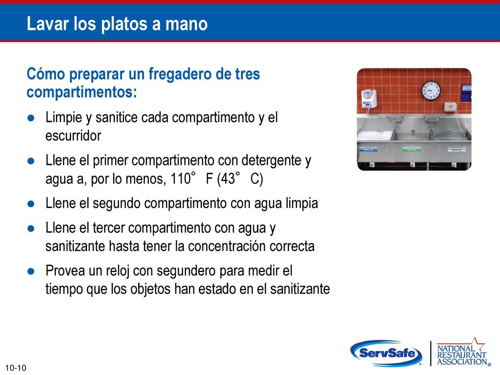 Lavar los platos a mano Cómo preparar un fregadero de tres compartimentos: Limpie y sanitice cada compartimento y el escurridor.