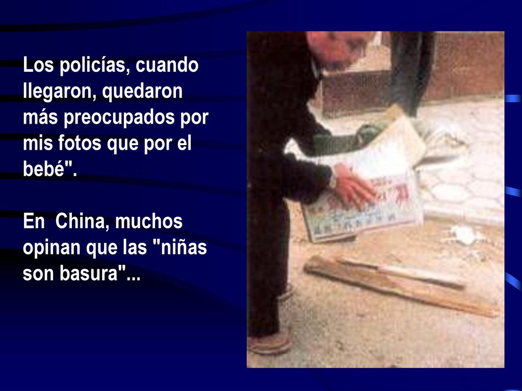 Los policías, cuando llegaron, quedaron más preocupados por mis fotos que por el bebé .