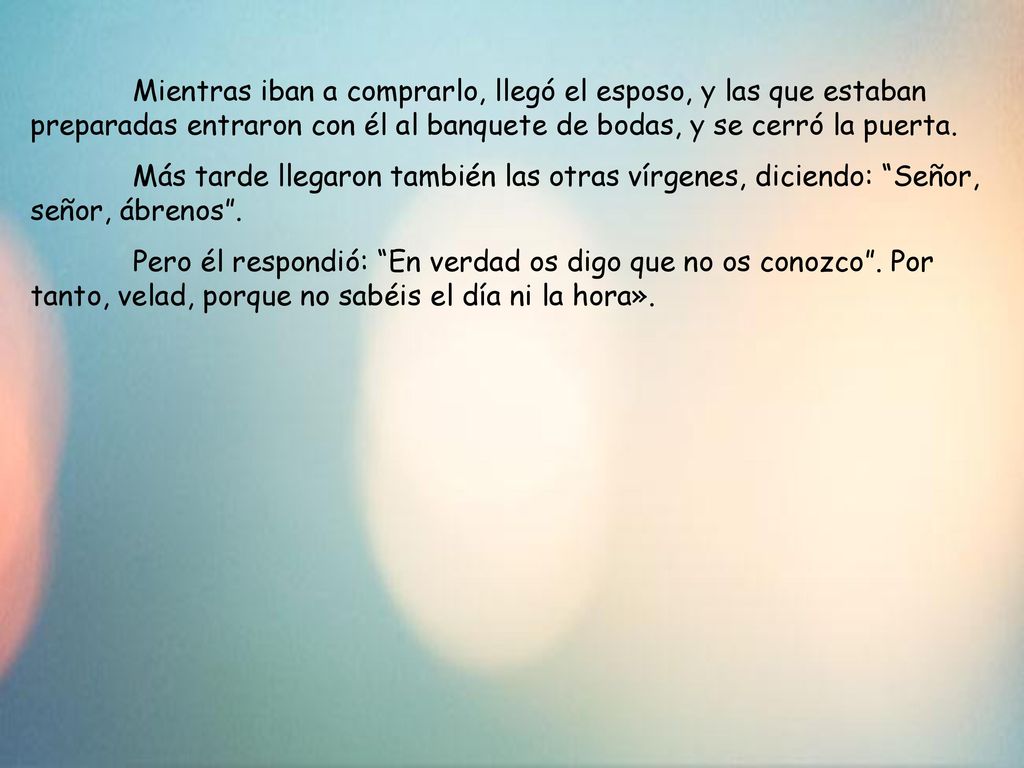 Mientras iban a comprarlo, llegó el esposo, y las que estaban preparadas entraron con él al banquete de bodas, y se cerró la puerta.