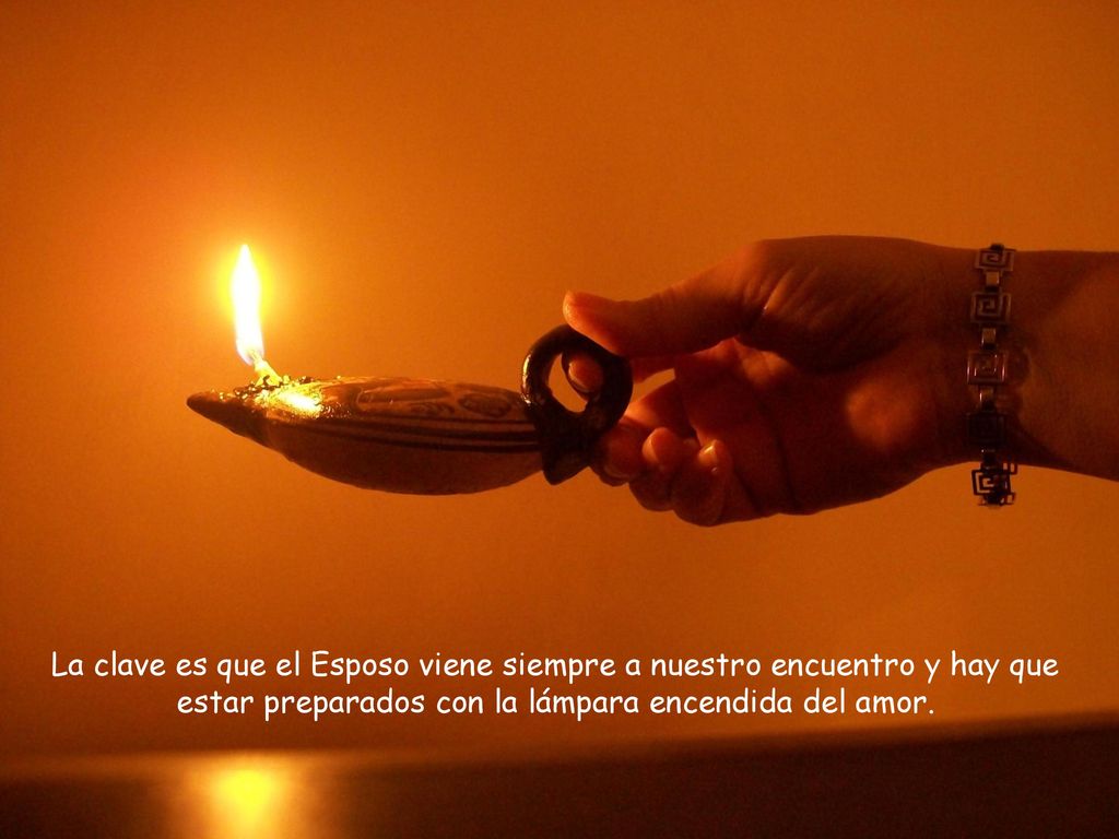 La clave es que el Esposo viene siempre a nuestro encuentro y hay que estar preparados con la lámpara encendida del amor.