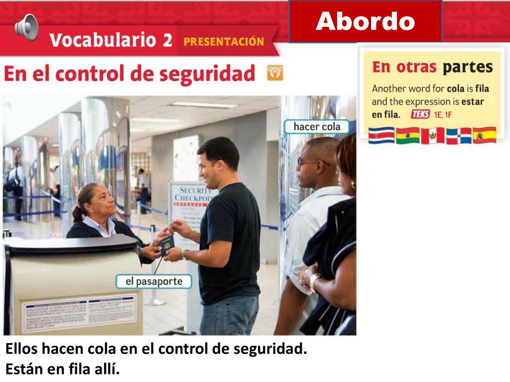 Abordo Ellos hacen cola en el control de seguridad.