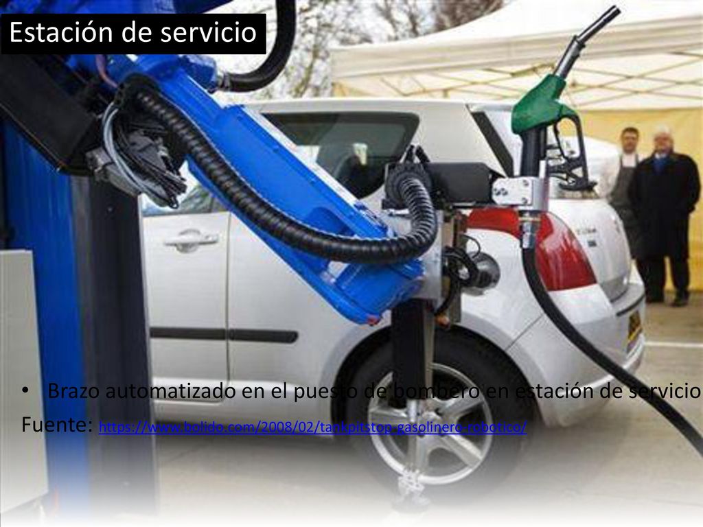 Estación de servicio Brazo automatizado en el puesto de bombero en estación de servicio.