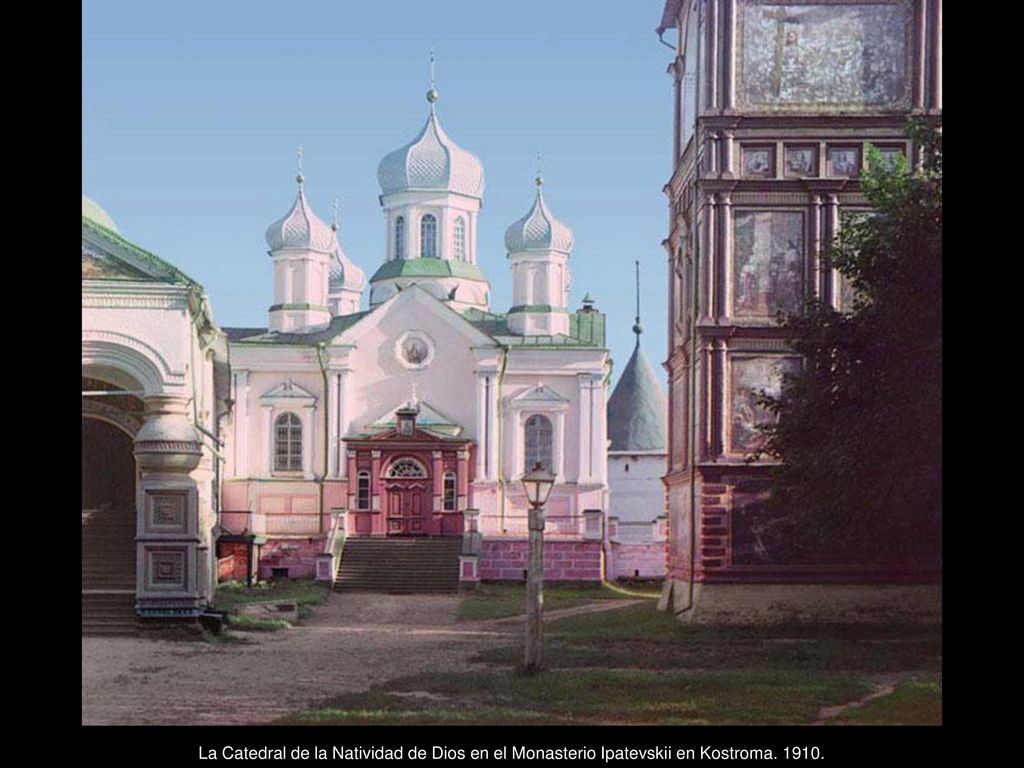 La Catedral de la Natividad de Dios en el Monasterio Ipatevskii en Kostroma