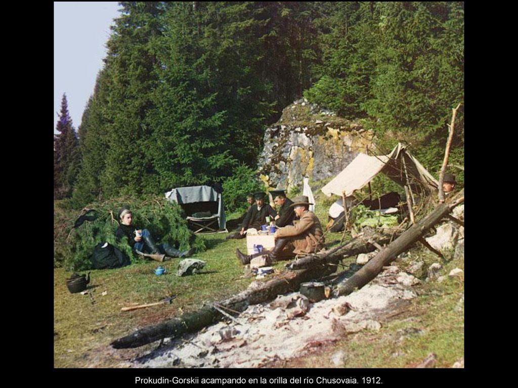 Prokudin-Gorskii acampando en la orilla del río Chusovaia