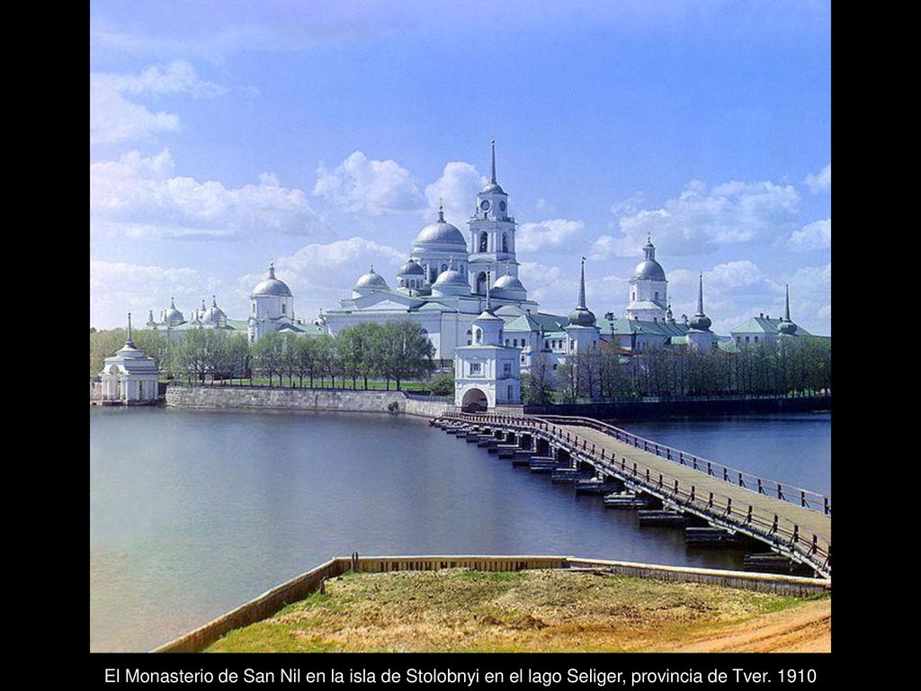 El Monasterio de San Nil en la isla de Stolobnyi en el lago Seliger, provincia de Tver. 1910