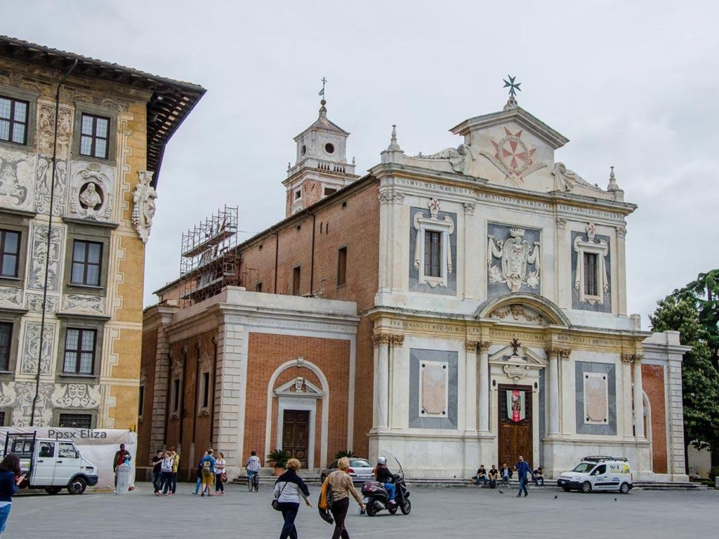 Palazzo della Carovana (también Palazzo dei Cavalieri) es un palacio en la Plaza de los Caballeros, en la actualidad alberga el edificio principal de la Scuola Normale Superiore di Pisa.
