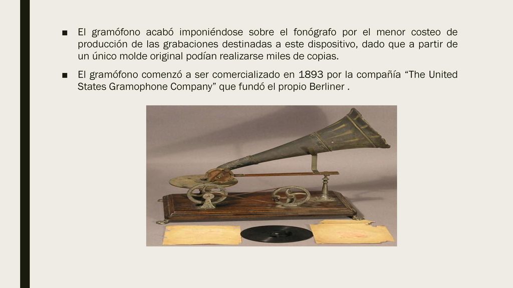 El gramófono acabó imponiéndose sobre el fonógrafo por el menor costeo de producción de las grabaciones destinadas a este dispositivo, dado que a partir de un único molde original podían realizarse miles de copias.