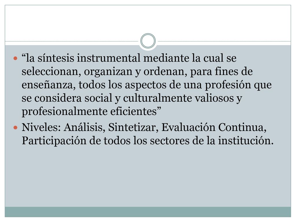 la síntesis instrumental mediante la cual se seleccionan, organizan y ordenan, para fines de enseñanza, todos los aspectos de una profesión que se considera social y culturalmente valiosos y profesionalmente eficientes