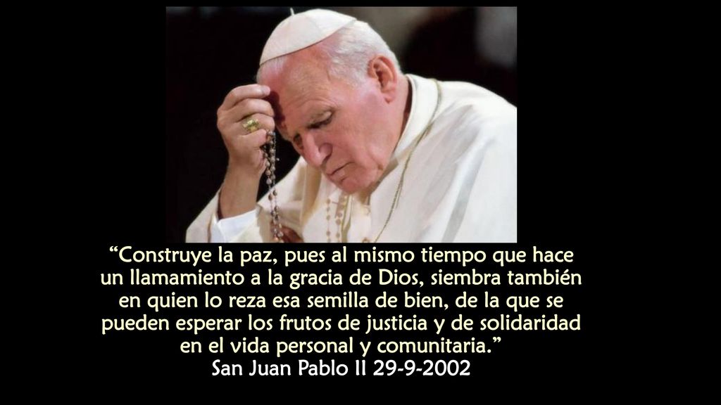 Construye la paz, pues al mismo tiempo que hace un llamamiento a la gracia de Dios, siembra también en quien lo reza esa semilla de bien, de la que se pueden esperar los frutos de justicia y de solidaridad en el vida personal y comunitaria. San Juan Pablo II