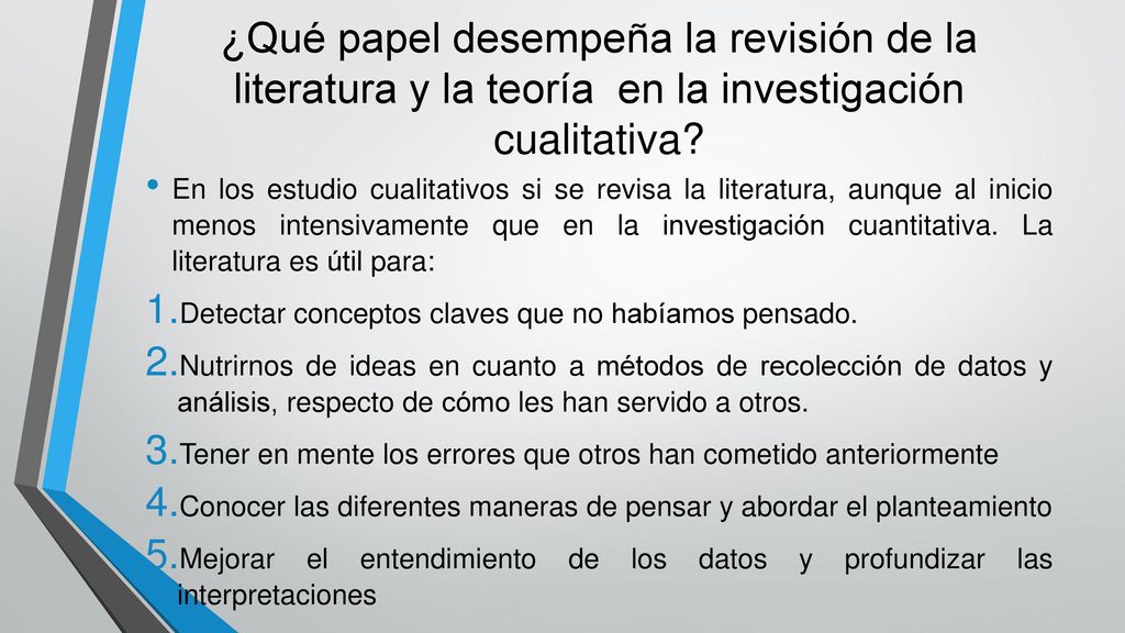¿Qué papel desempeña la revisión de la literatura y la teoría en la investigación cualitativa