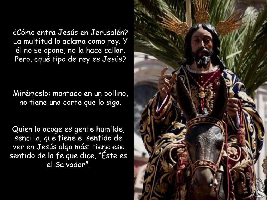 Mirémoslo: montado en un pollino, no tiene una corte que lo siga.