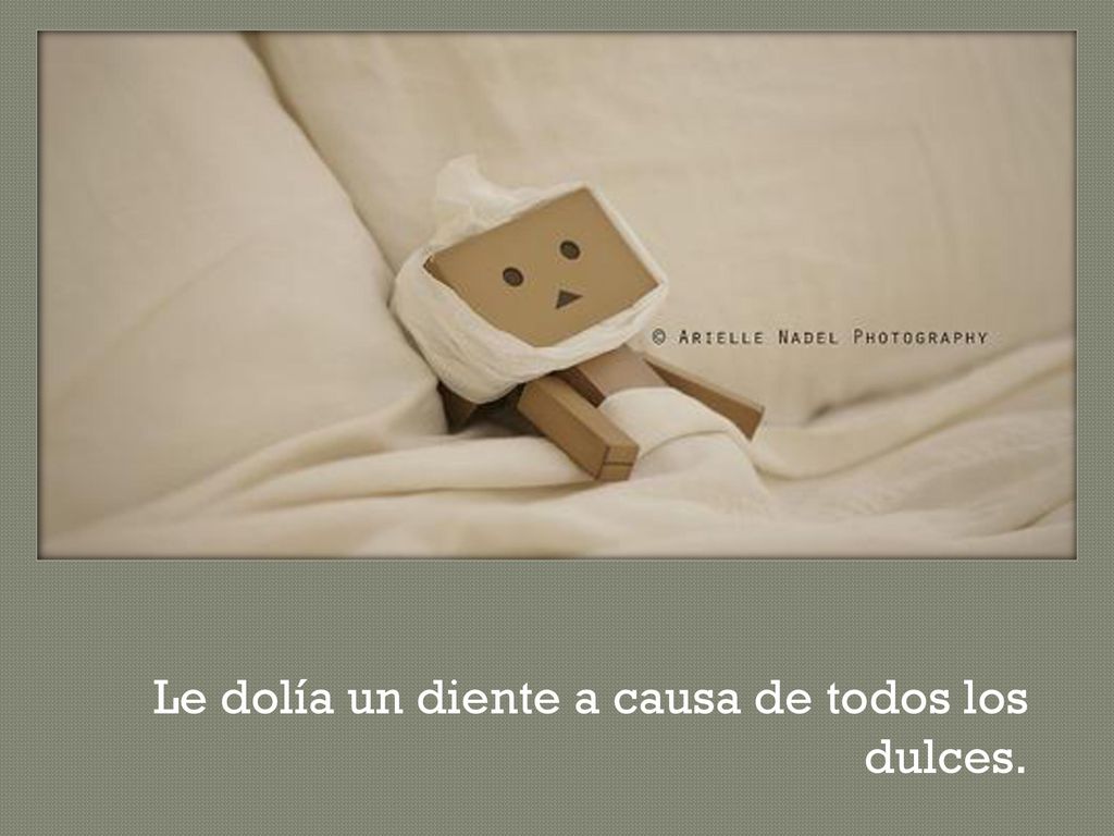 Le dolía un diente a causa de todos los dulces.