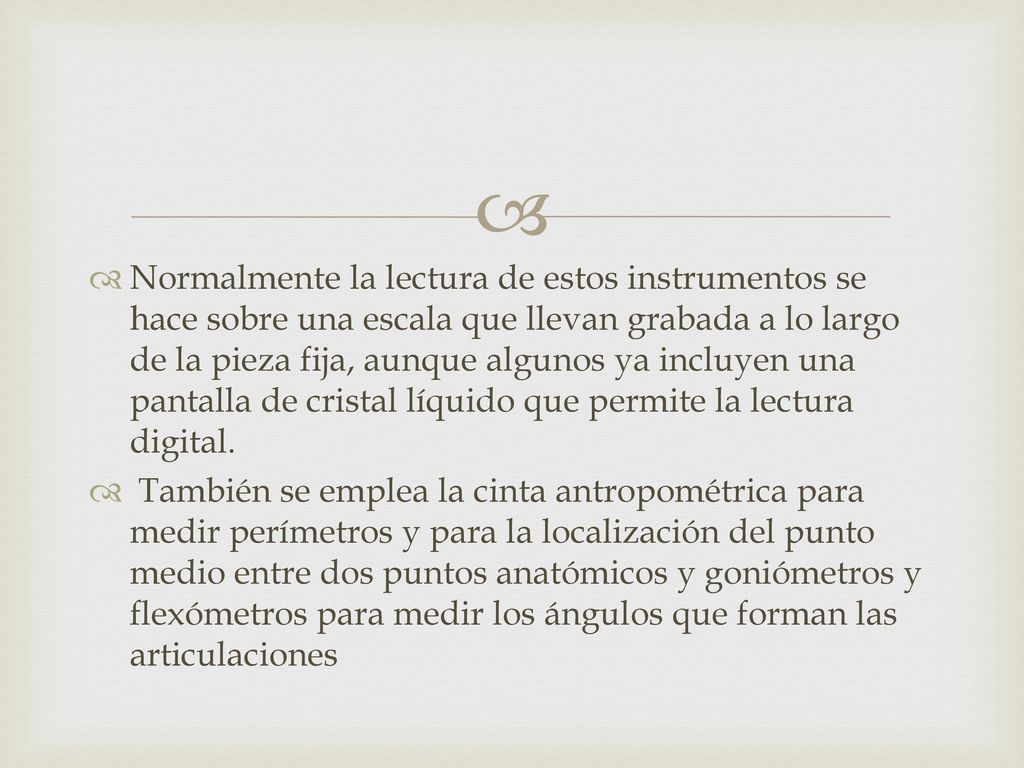 Normalmente la lectura de estos instrumentos se hace sobre una escala que llevan grabada a lo largo de la pieza fija, aunque algunos ya incluyen una pantalla de cristal líquido que permite la lectura digital.