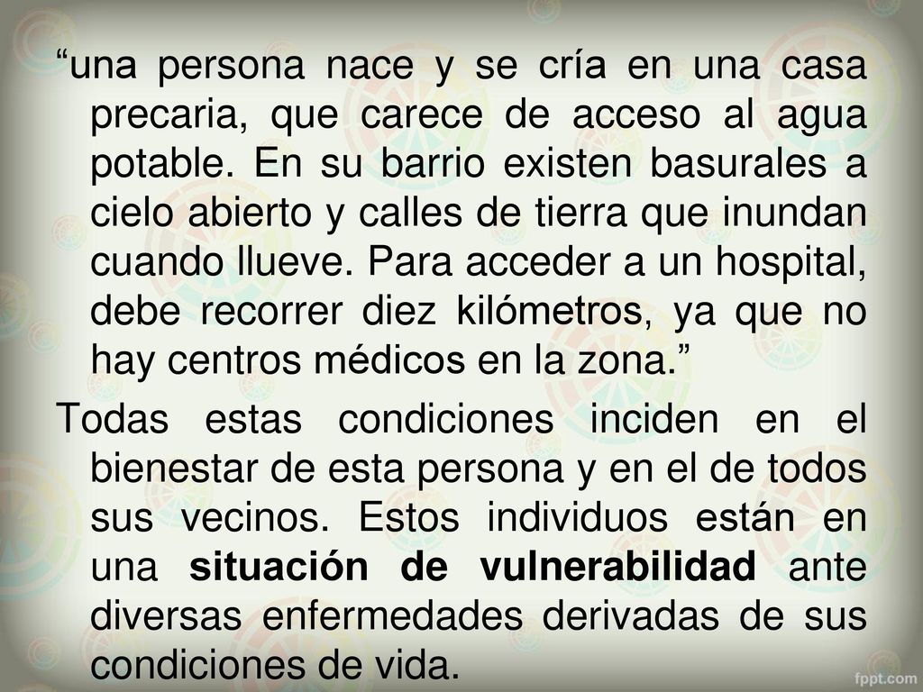 una persona nace y se cría en una casa precaria, que carece de acceso al agua potable.