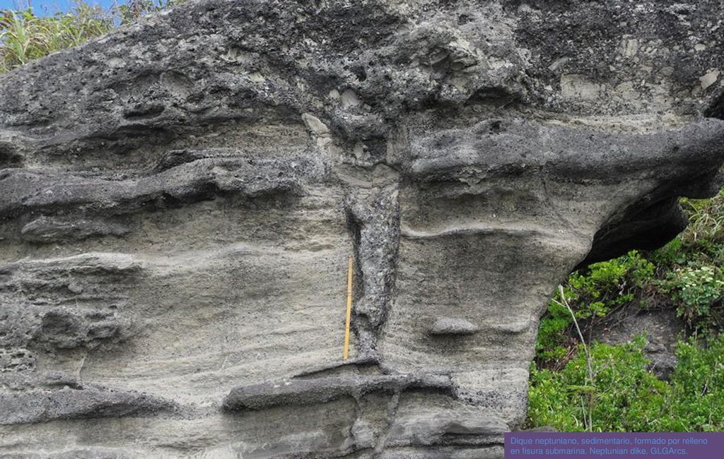 Dique neptuniano, sedimentario, formado por relleno en fisura submarina. Neptunian dike. GLGArcs.