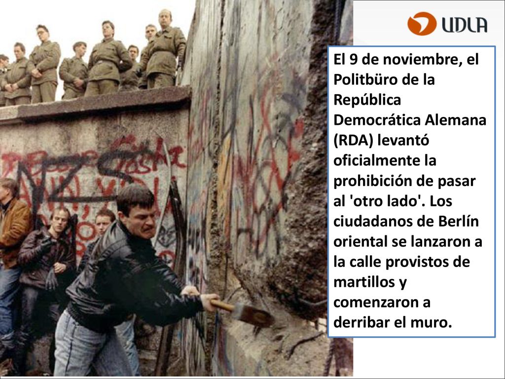 El 9 de noviembre, el Politbüro de la República Democrática Alemana (RDA) levantó oficialmente la prohibición de pasar al otro lado .