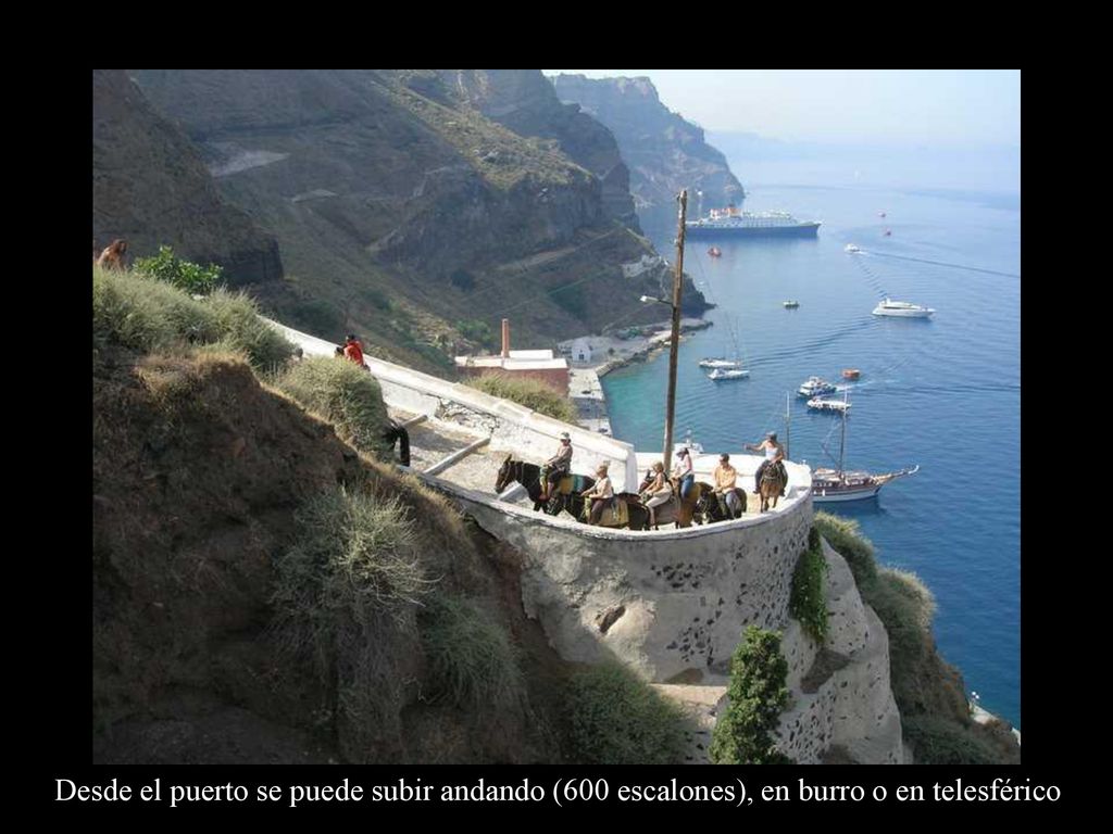 Desde el puerto se puede subir andando (600 escalones), en burro o en telesférico