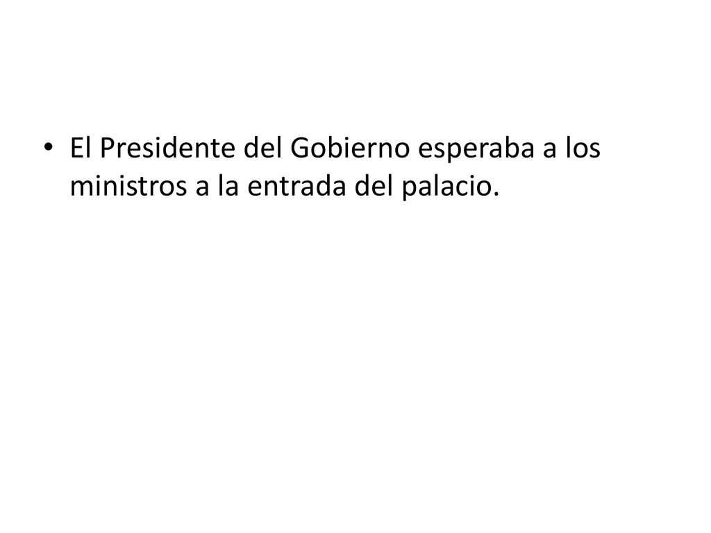 El Presidente del Gobierno esperaba a los ministros a la entrada del palacio.