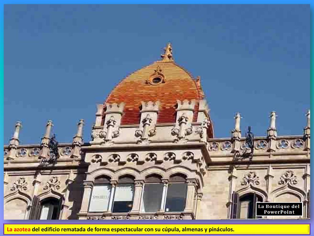 La azotea del edificio rematada de forma espectacular con su cúpula, almenas y pináculos.