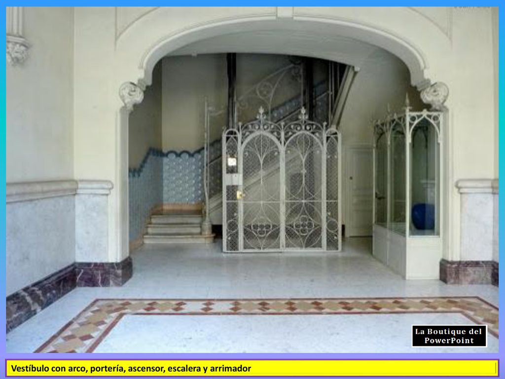 Vestíbulo con arco, portería, ascensor, escalera y arrimador