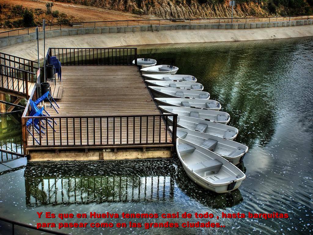 Y Es que en Huelva tenemos casi de todo , hasta barquitas para pasear como en las grandes ciudades..