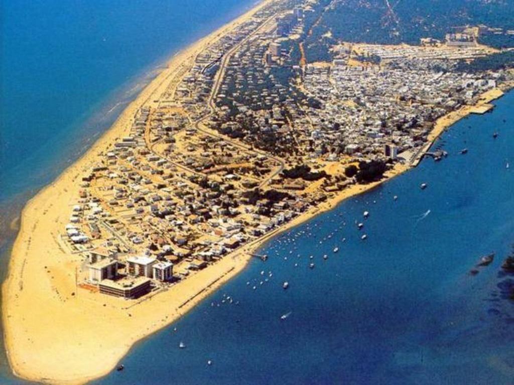 En Huelva tenemos kilómetros y kilómetros de playas, muchas de ellas totalmente vírgenes …
