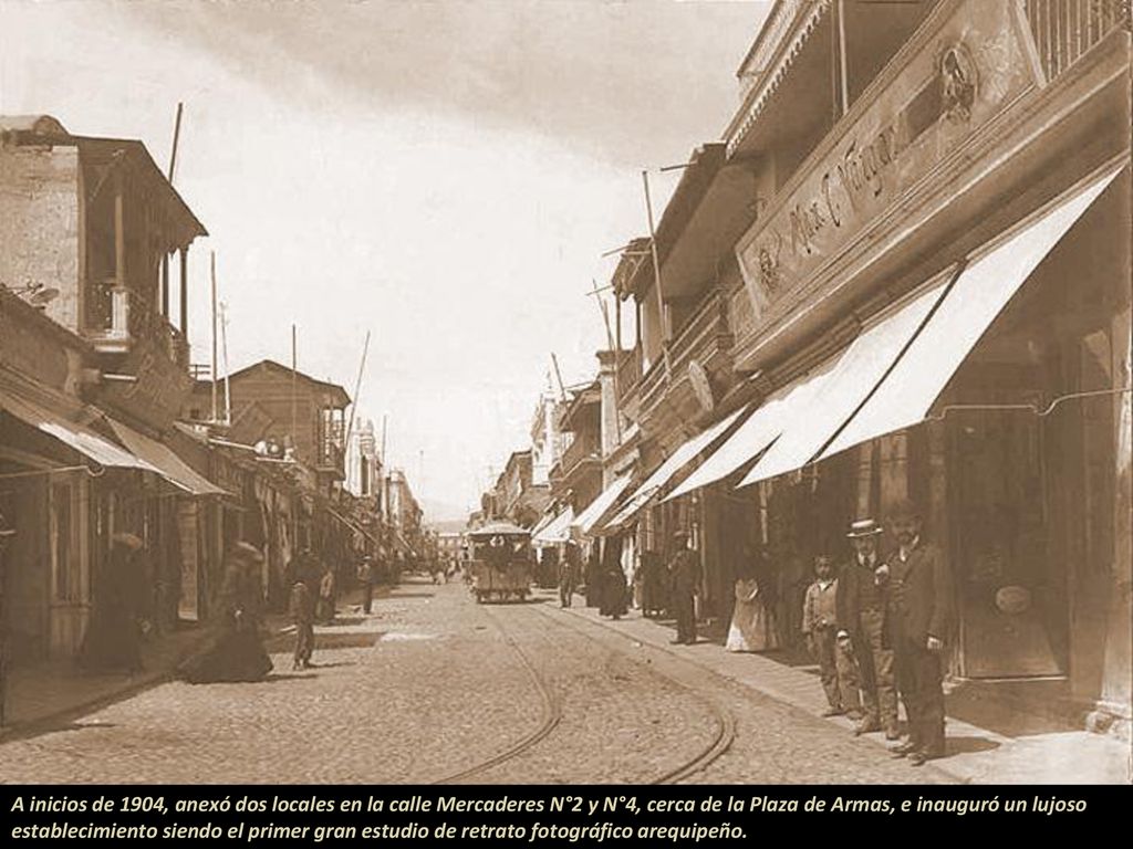 A inicios de 1904, anexó dos locales en la calle Mercaderes N°2 y N°4, cerca de la Plaza de Armas, e inauguró un lujoso establecimiento siendo el primer gran estudio de retrato fotográfico arequipeño.