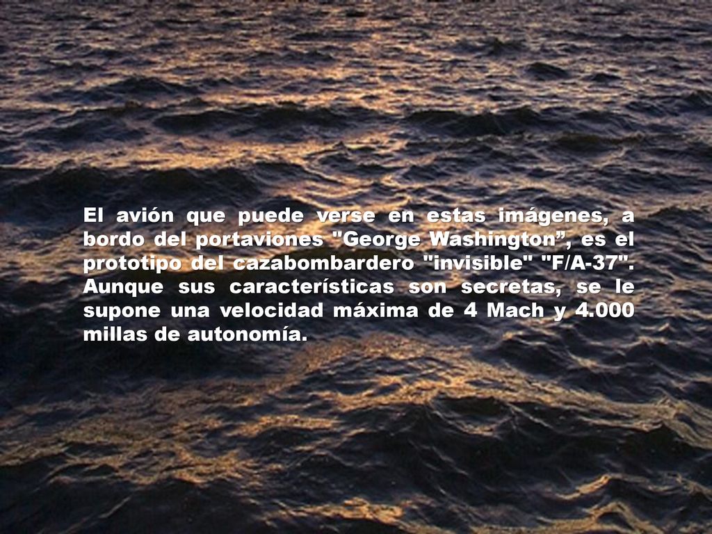 El avión que puede verse en estas imágenes, a bordo del portaviones George Washington , es el prototipo del cazabombardero invisible F/A-37 .