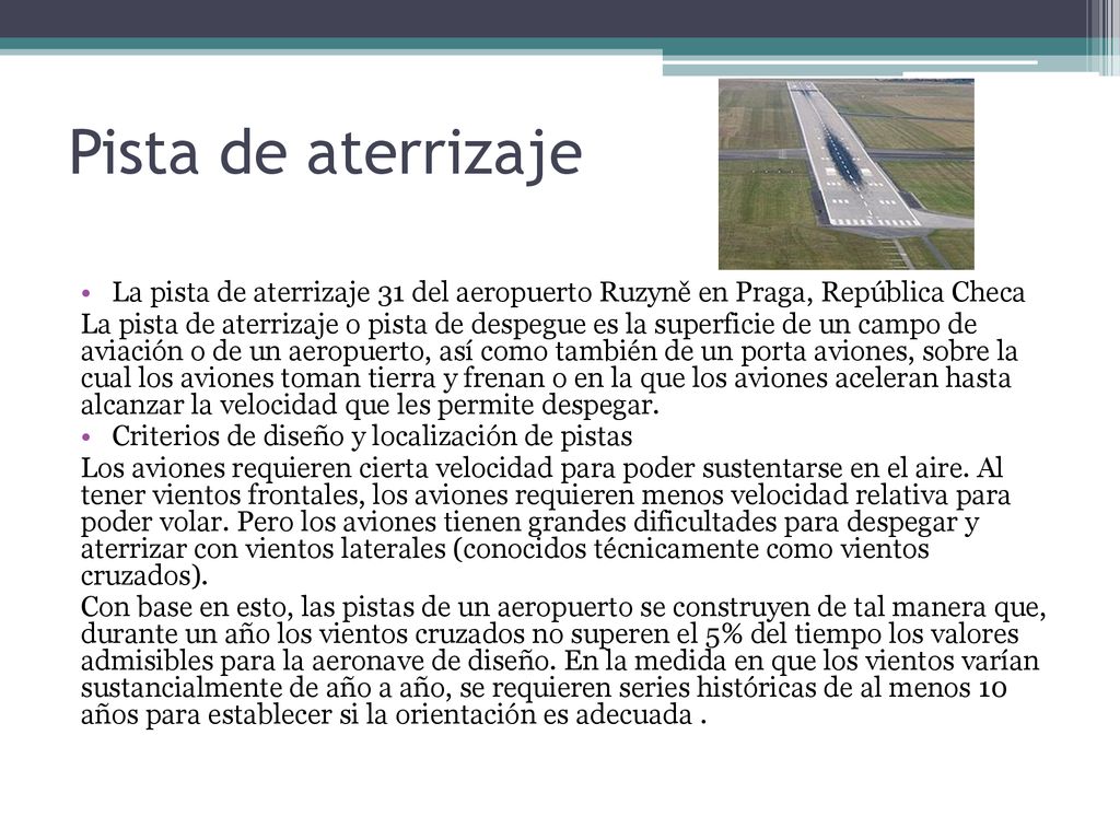 Pista de aterrizaje La pista de aterrizaje 31 del aeropuerto Ruzyně en Praga, República Checa.