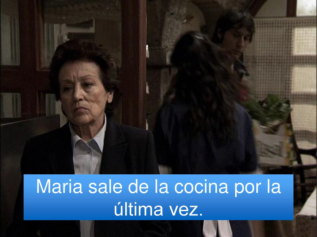 Maria sale de la cocina por la última vez.