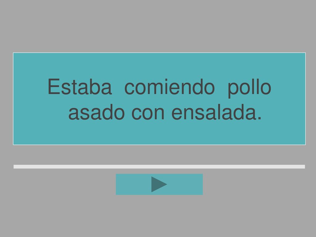 Estaba comiendo pollo asado con ensalada.