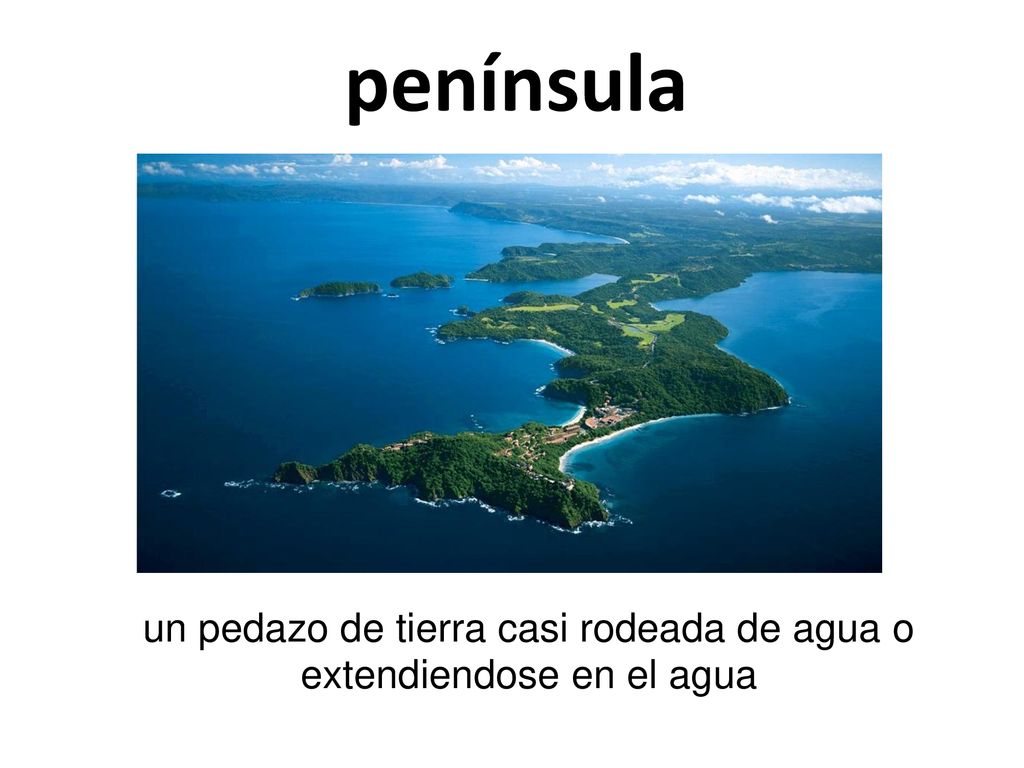un pedazo de tierra casi rodeada de agua o extendiendose en el agua