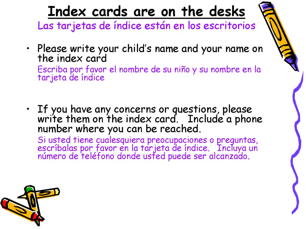 Index cards are on the desks Las tarjetas de índice están en los escritorios